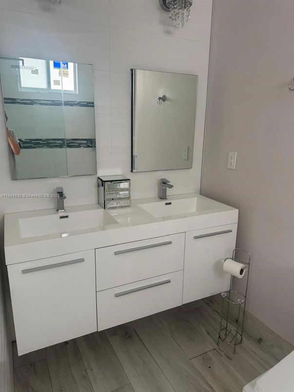 Bathroom, Dual Sink Vanities, Interior, Wood Texture Flooring