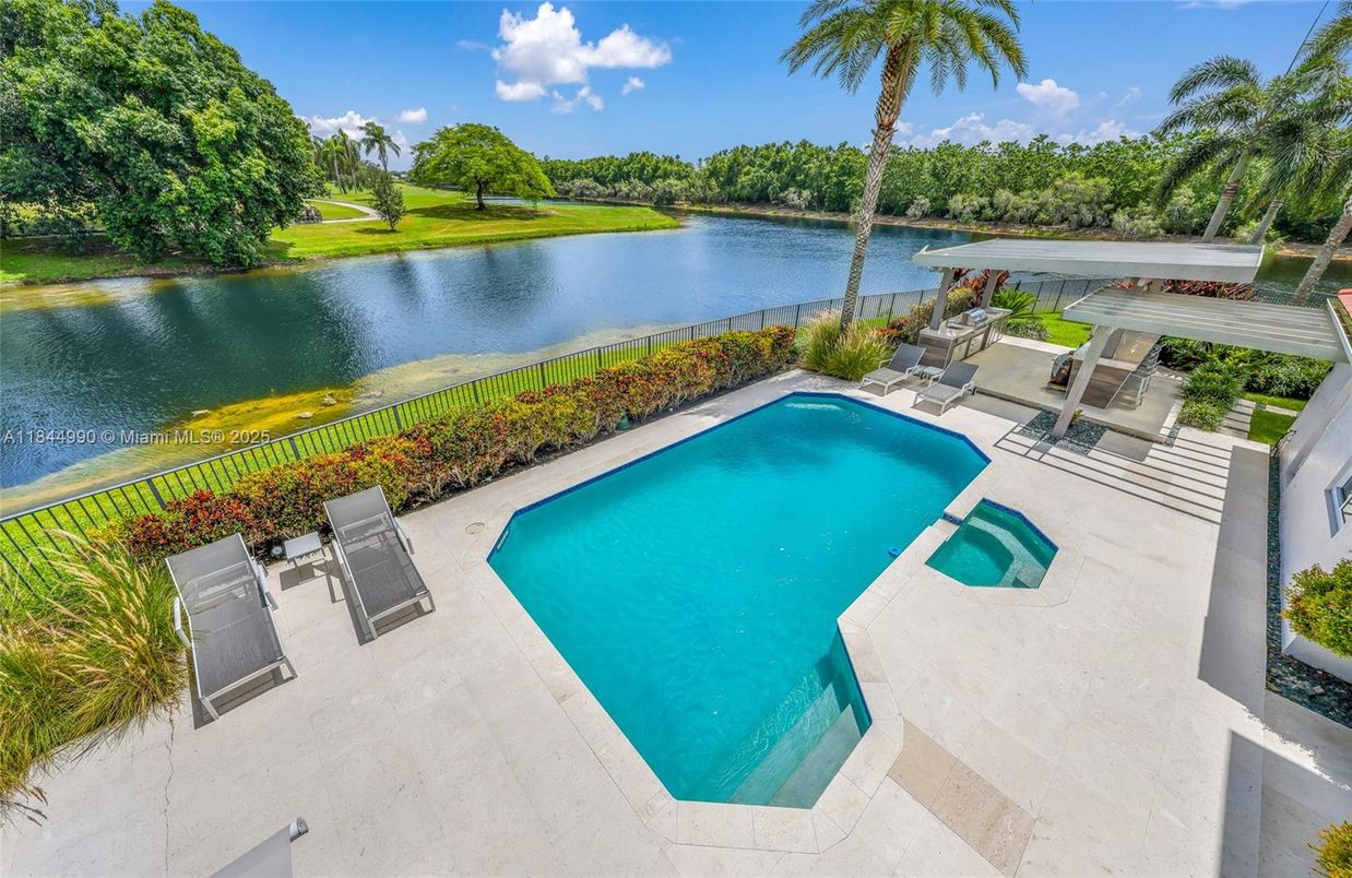 Exterior, Pool, Water