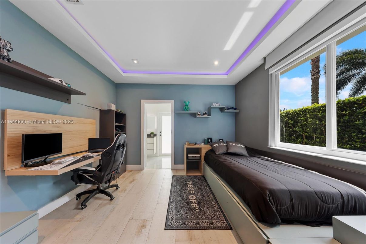 Bedroom, Home Office, Interior, Recessed Lighting, Wood Texture Flooring