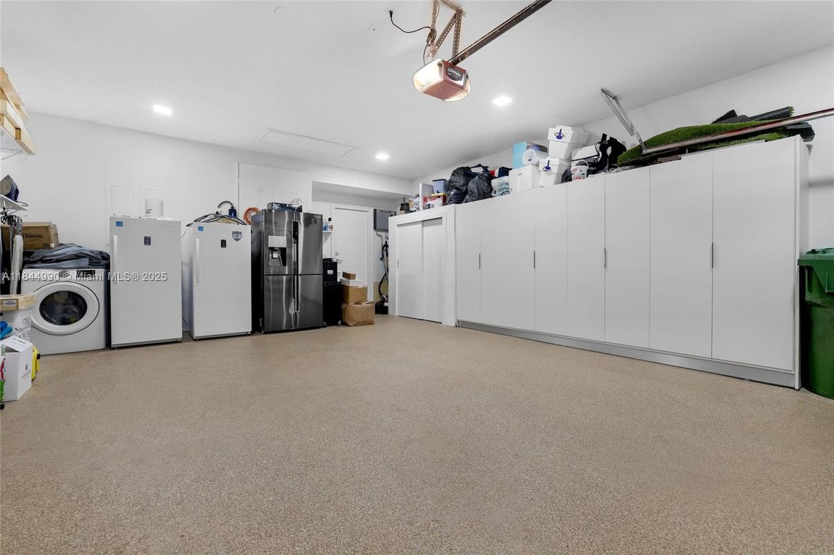 Garage, Interior, Recessed Lighting, Washer
