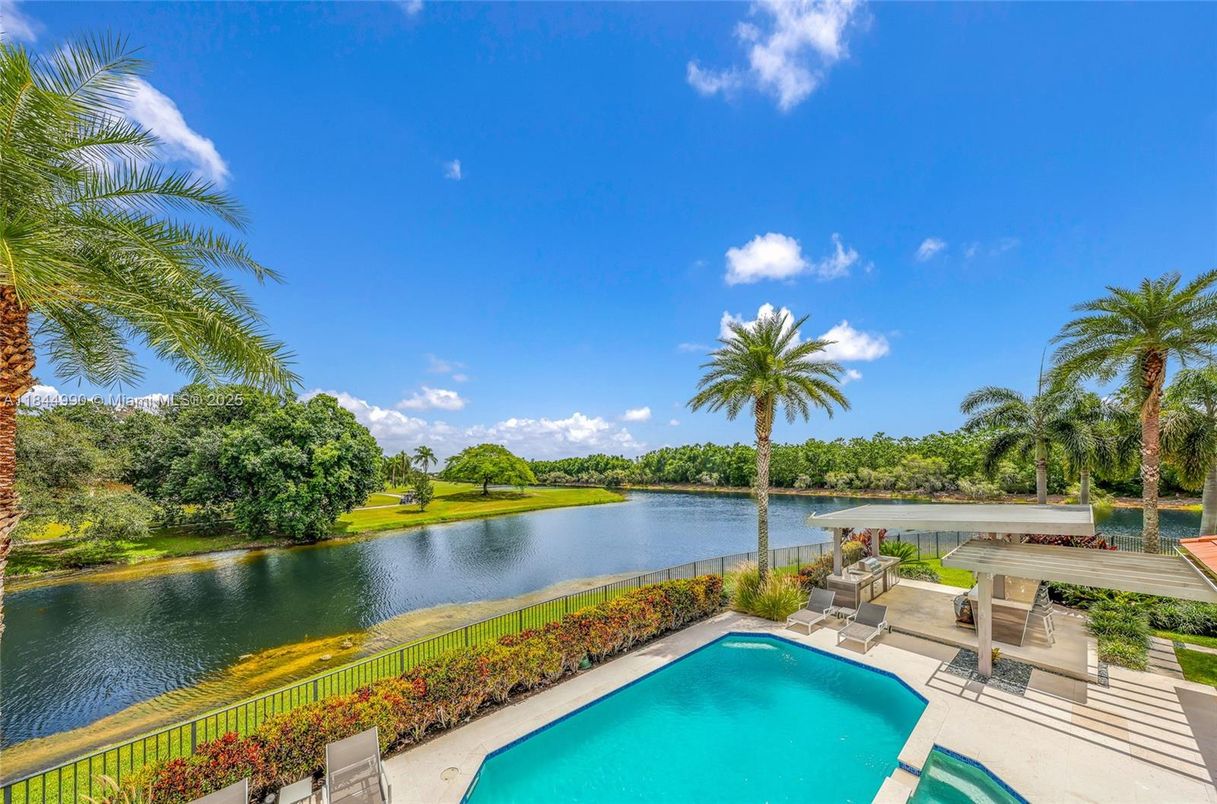 Exterior, Pool, Water