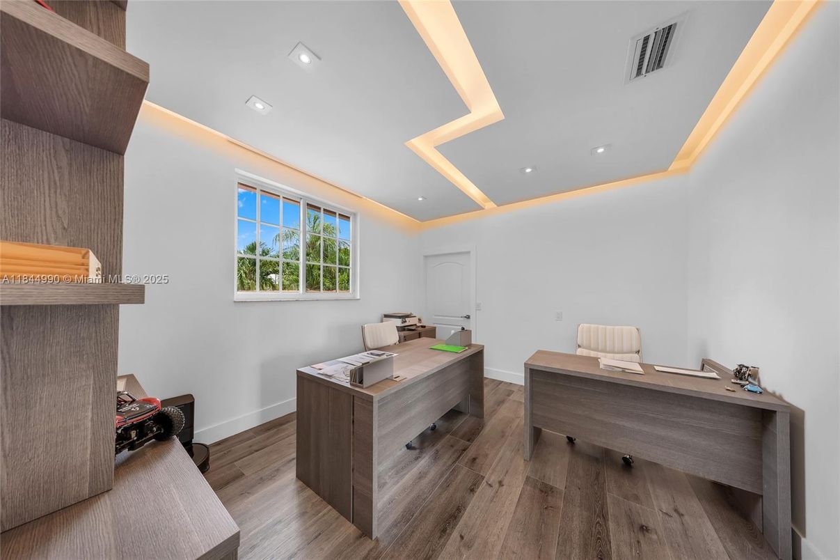 Home Office, Interior, Recessed Lighting, Wood Texture Flooring