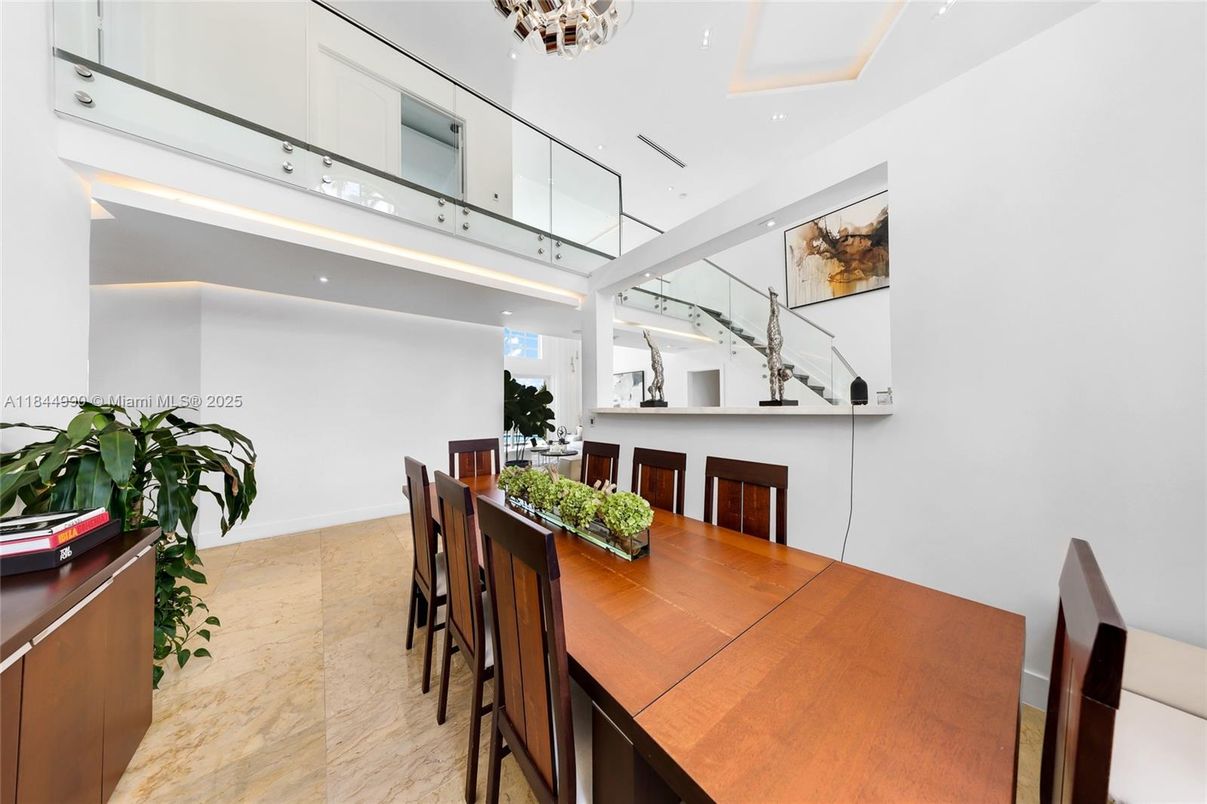 Dining room, Interior, Recessed Lighting