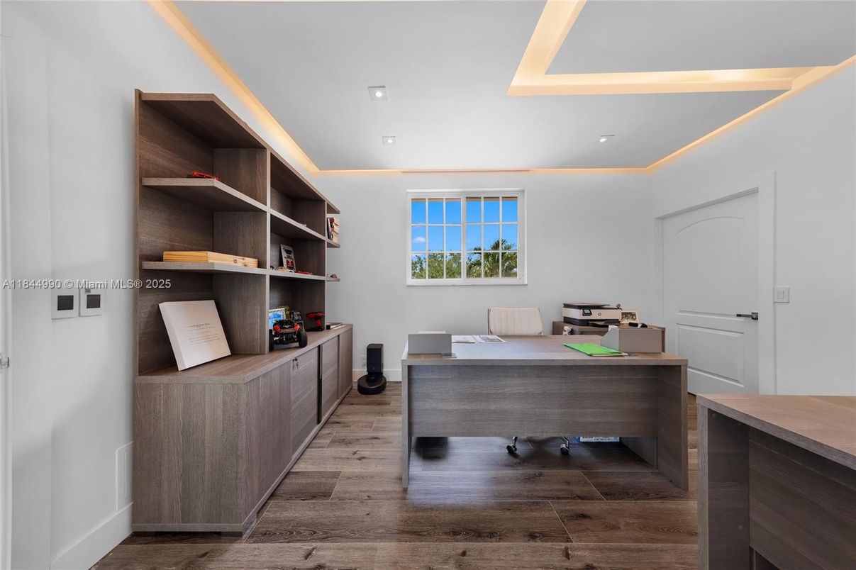 Home Office, Interior, Recessed Lighting, Wood Texture Flooring