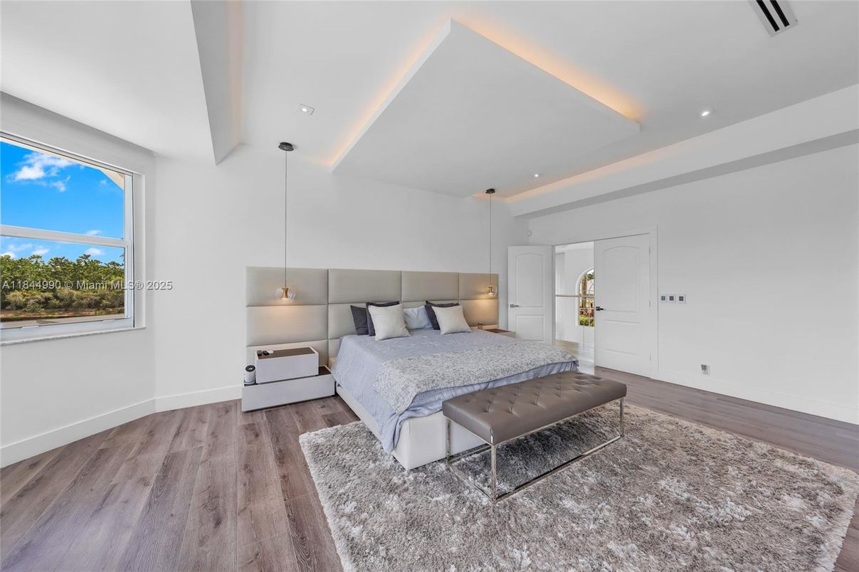 Bedroom, Interior, Pendant Lights, Recessed Lighting, Wood Texture Flooring