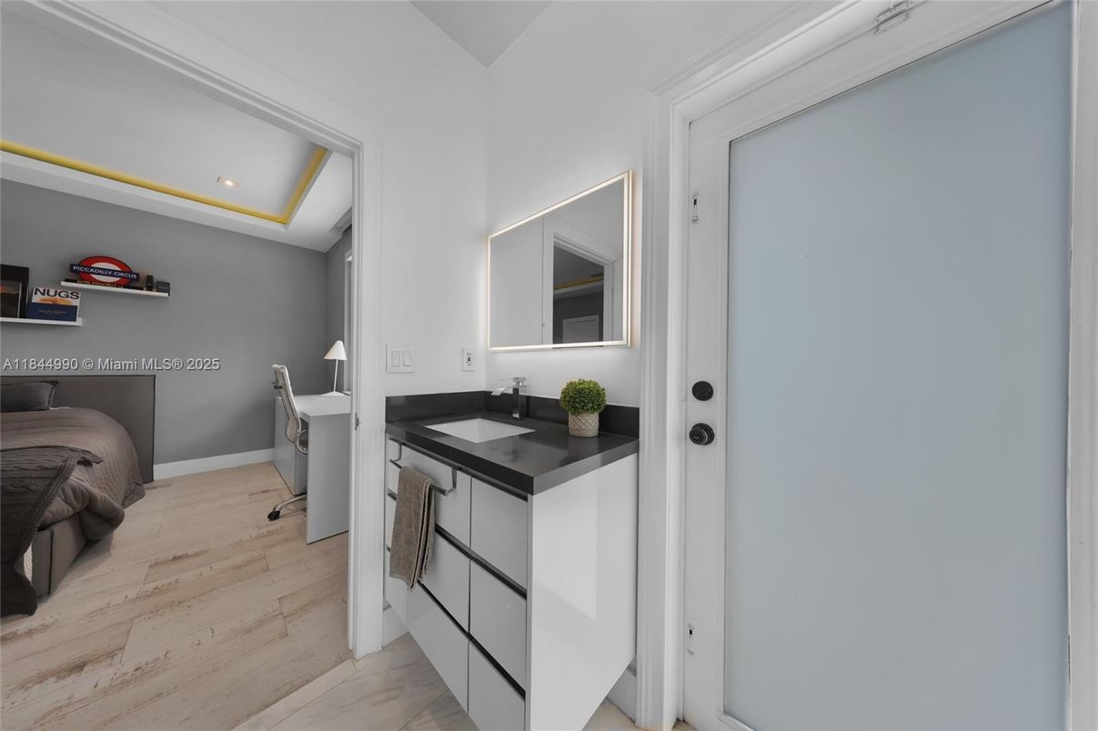 Bathroom, Interior, Recessed Lighting, Wood Texture Flooring