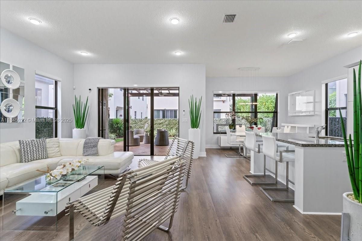 Dining room, Interior, Living room, Pendant Lights, Recessed Lighting, Wood Texture Flooring