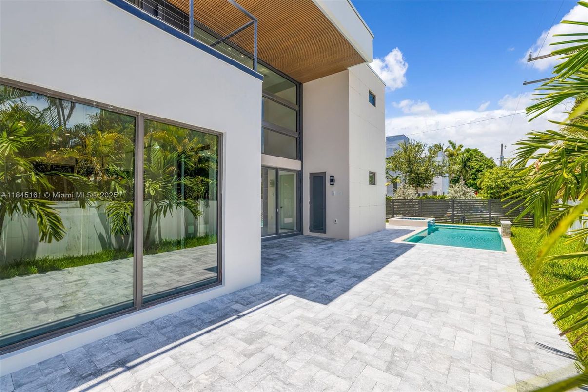 Exterior, Pool