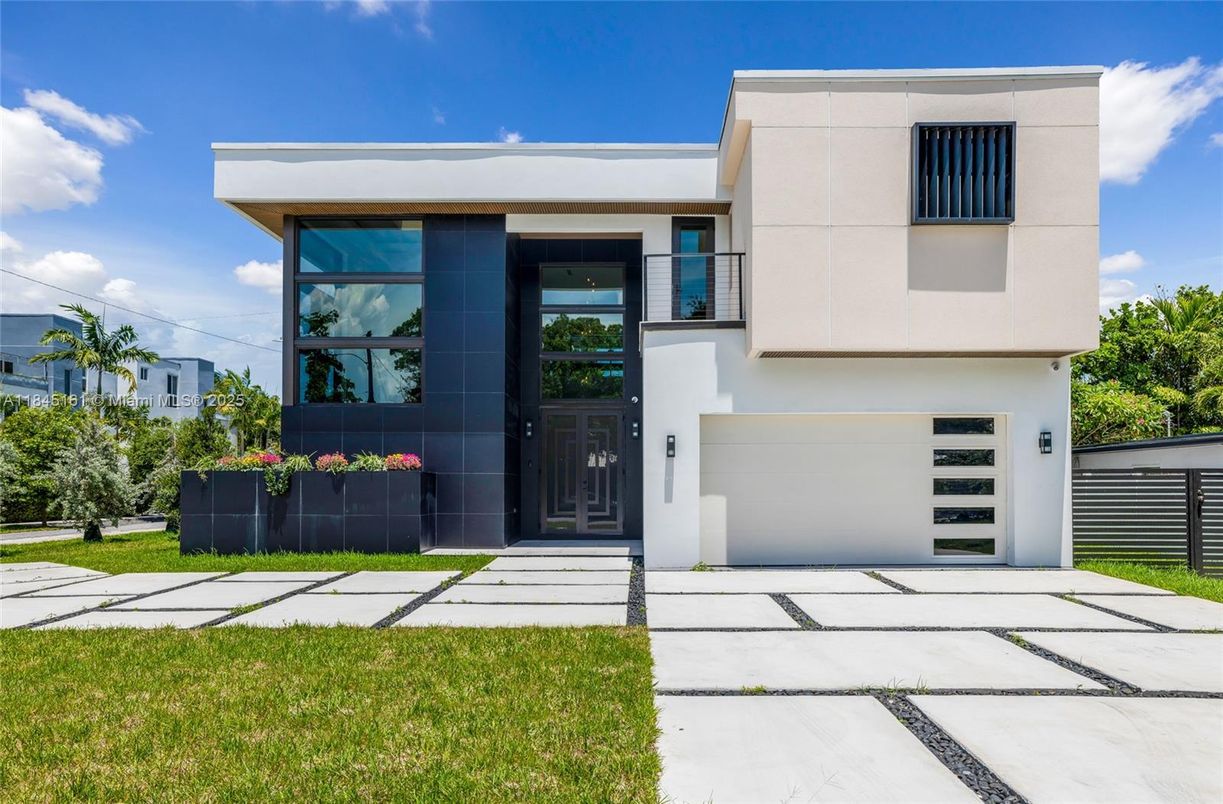 Attached, Exterior, Facade, Modern