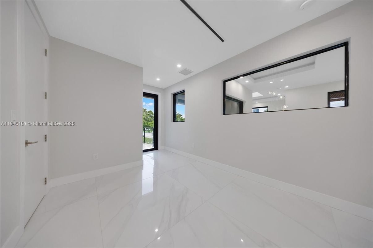 Empty room, Interior, Marble, Recessed Lighting