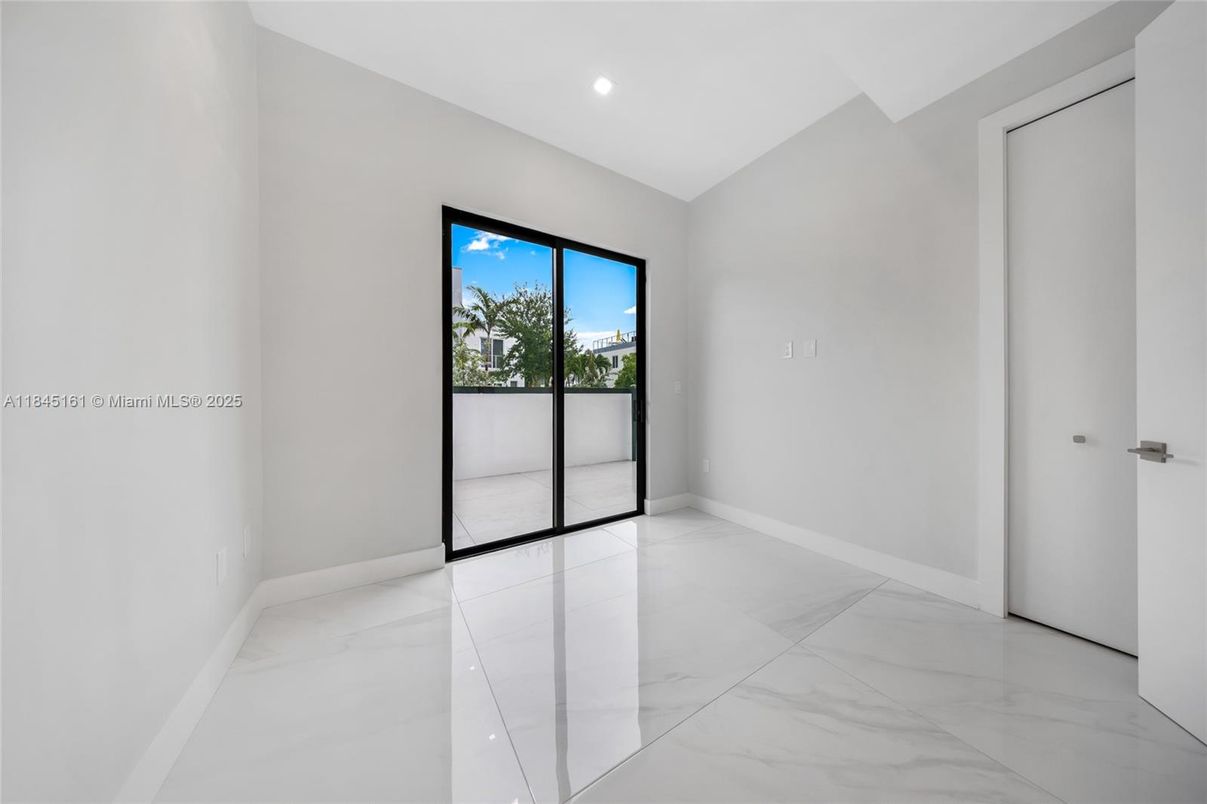 Empty room, Interior, Marble, Recessed Lighting