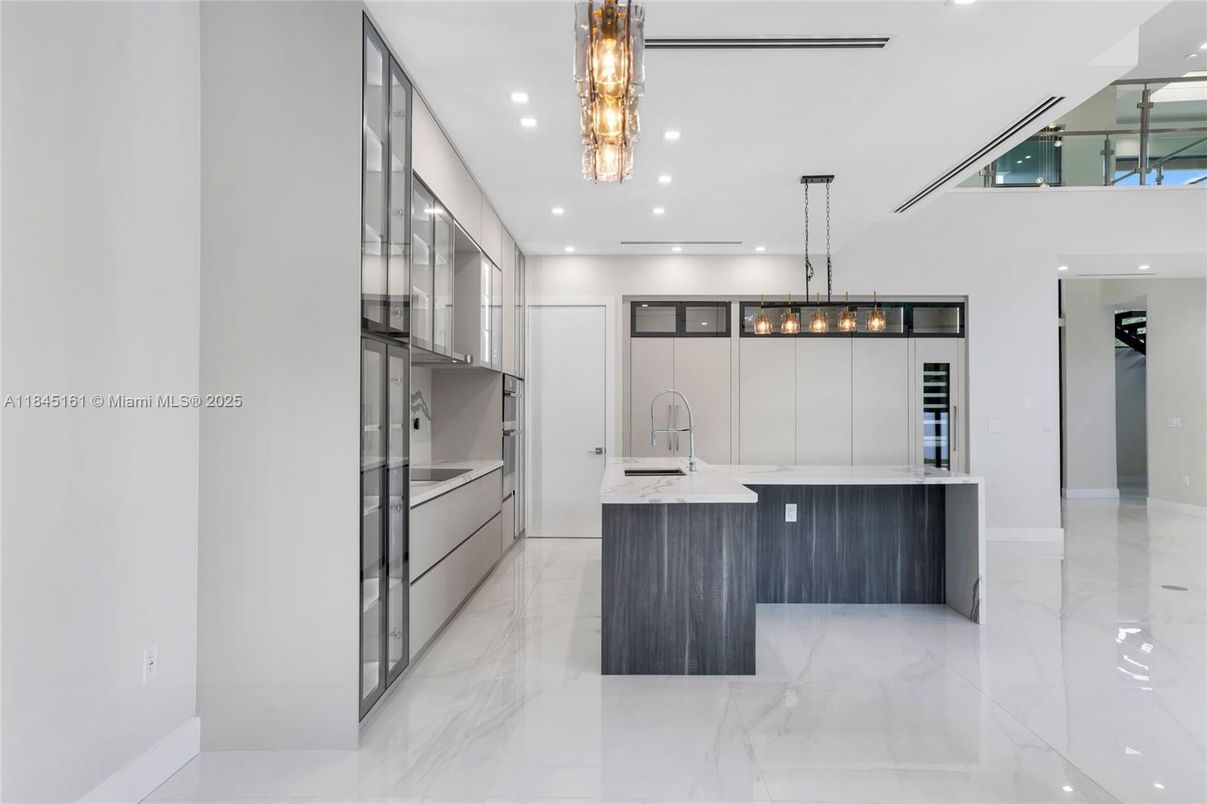 Bathroom, Interior, Marble, Pendant Lights, Recessed Lighting
