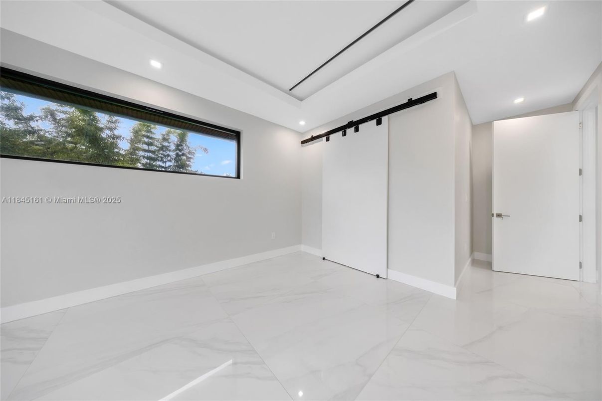 Empty room, Interior, Marble, Recessed Lighting