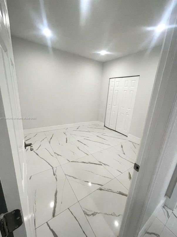 Empty room, Interior, Marble, Recessed Lighting