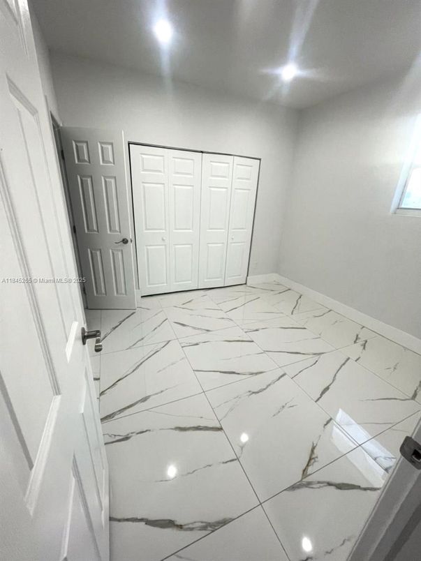 Empty room, Interior, Marble, Recessed Lighting