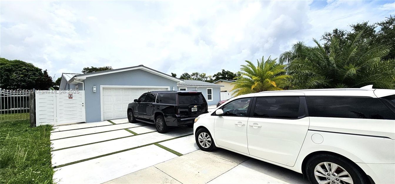 Detached Garage, Exterior