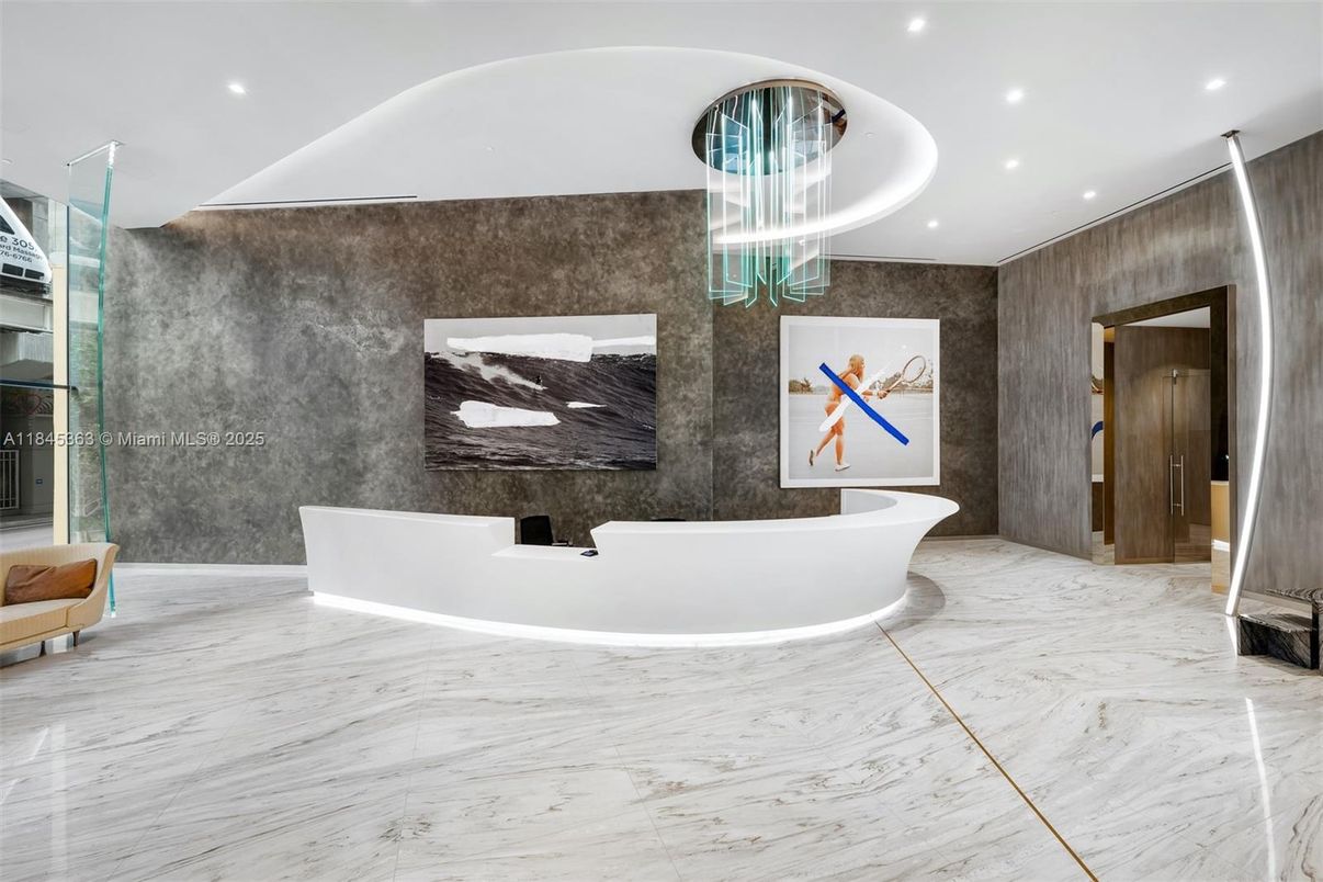 Bathroom, Interior, Marble, Recessed Lighting