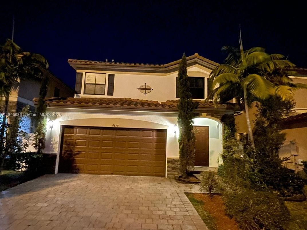Attached, Exterior, Facade, Mediterranean