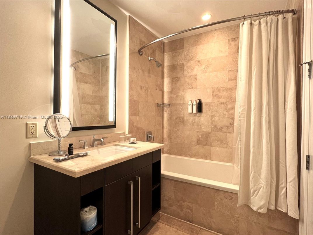 Bathroom, Interior, Recessed Lighting
