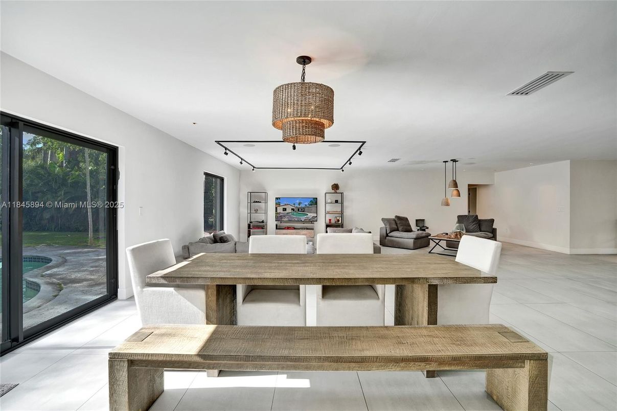 Chandelier, Dining room, Interior, Living room