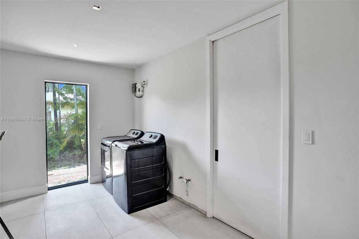 Interior, Recessed Lighting, Washer