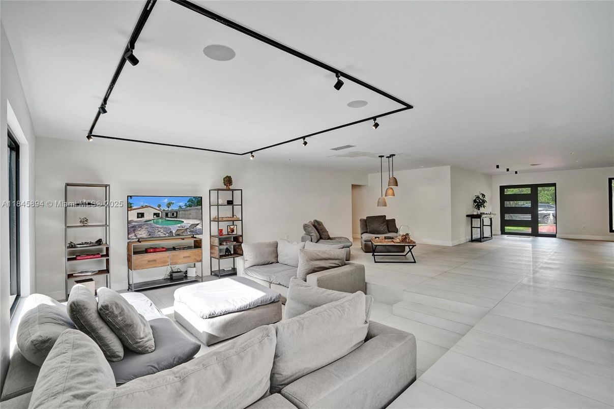 Interior, Living room, Pendant Lights