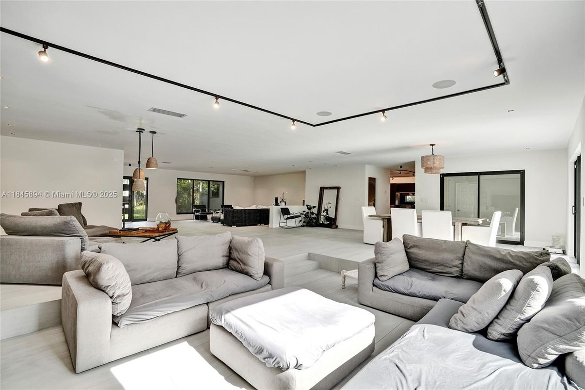 Dining room, Interior, Living room, Pendant Lights