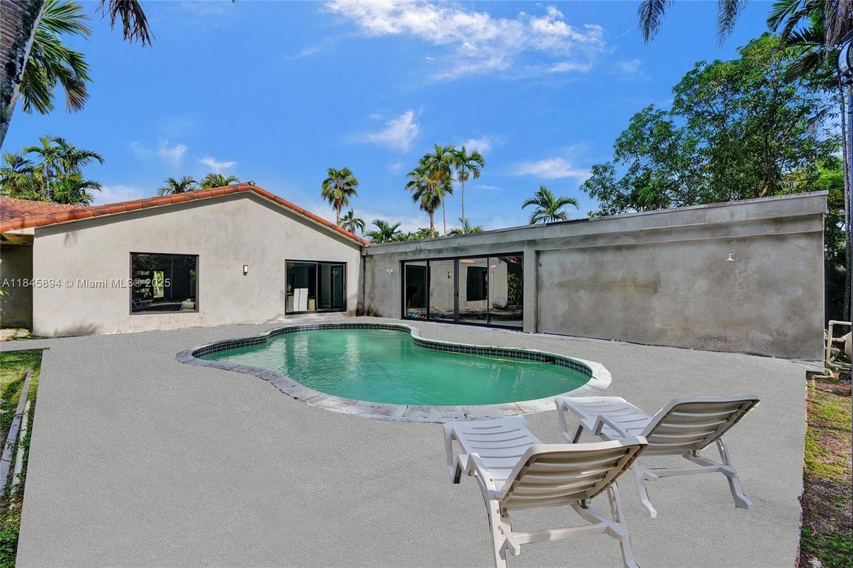 Exterior, Pool