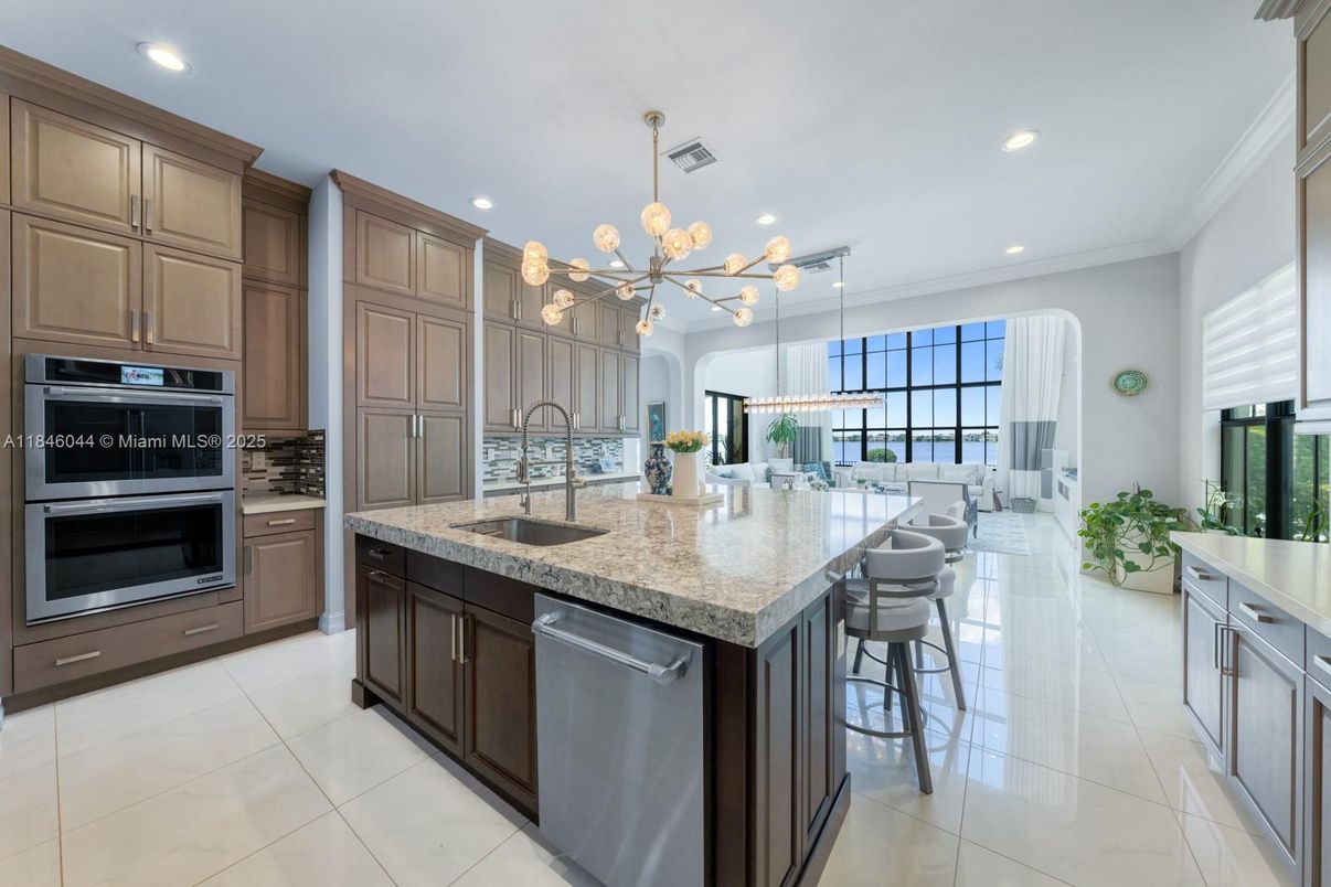 Dining room, Interior, Kitchen, Pendant Lights, Recessed Lighting, Stainless Steel Appliances