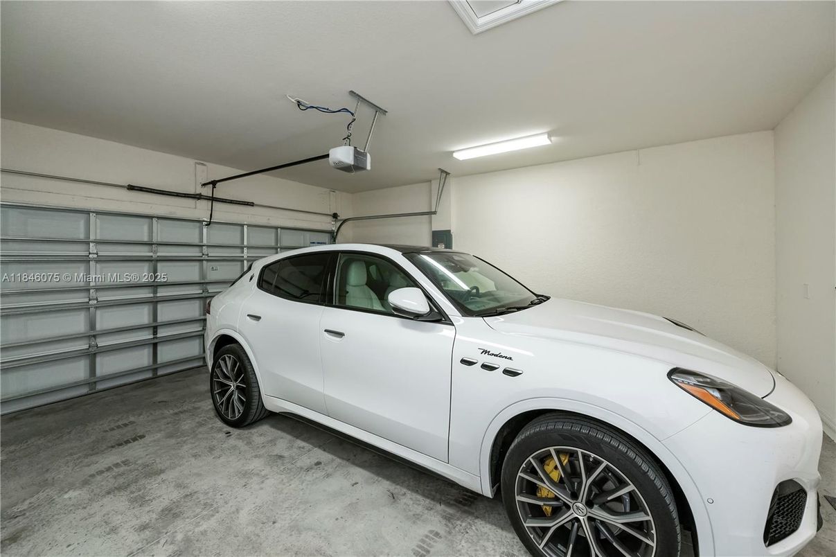 Garage, Interior