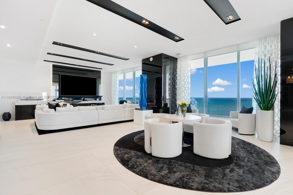 Dining room, Interior, Living room, Recessed Lighting, Water