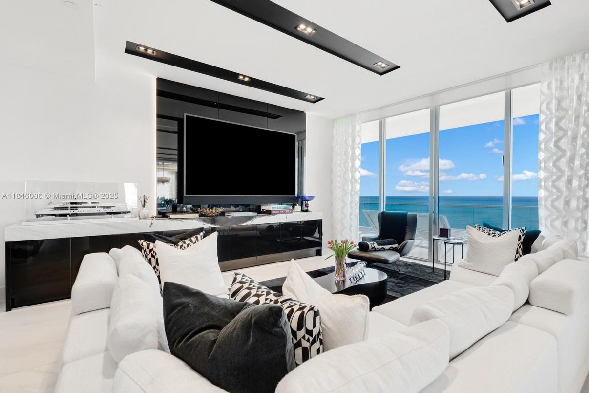 Interior, Living room, Recessed Lighting, Water