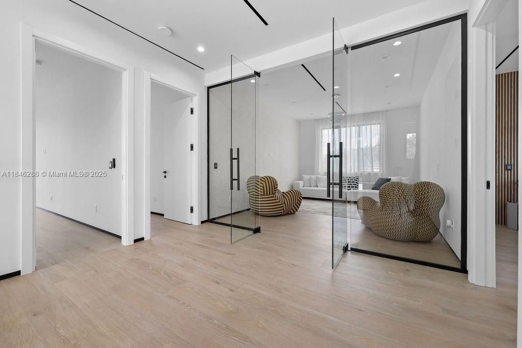 Interior, Recessed Lighting, Wood Texture Flooring