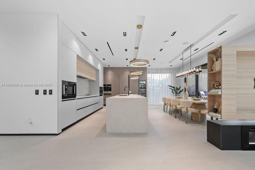 Dining room, Interior, Kitchen, Pendant Lights, Recessed Lighting, Stainless Steel Appliances