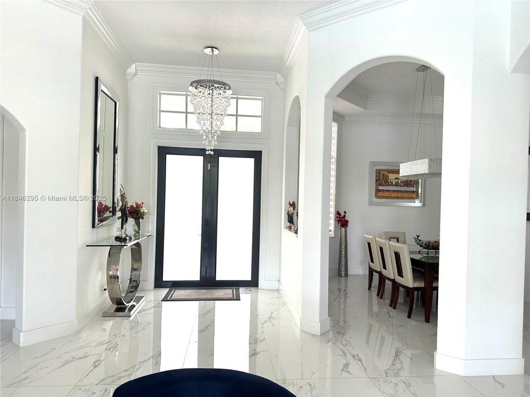 Chandelier, Dining room, Interior, Marble, Pendant Lights