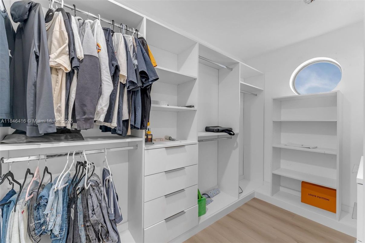 Interior, Walk-in Closets, Wood Texture Flooring