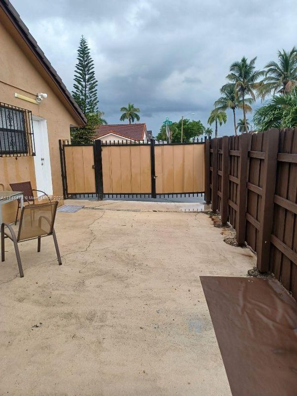 Backyard, Exterior