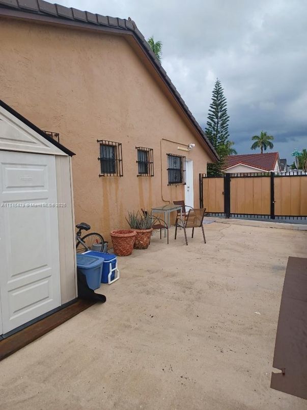 Backyard, Exterior