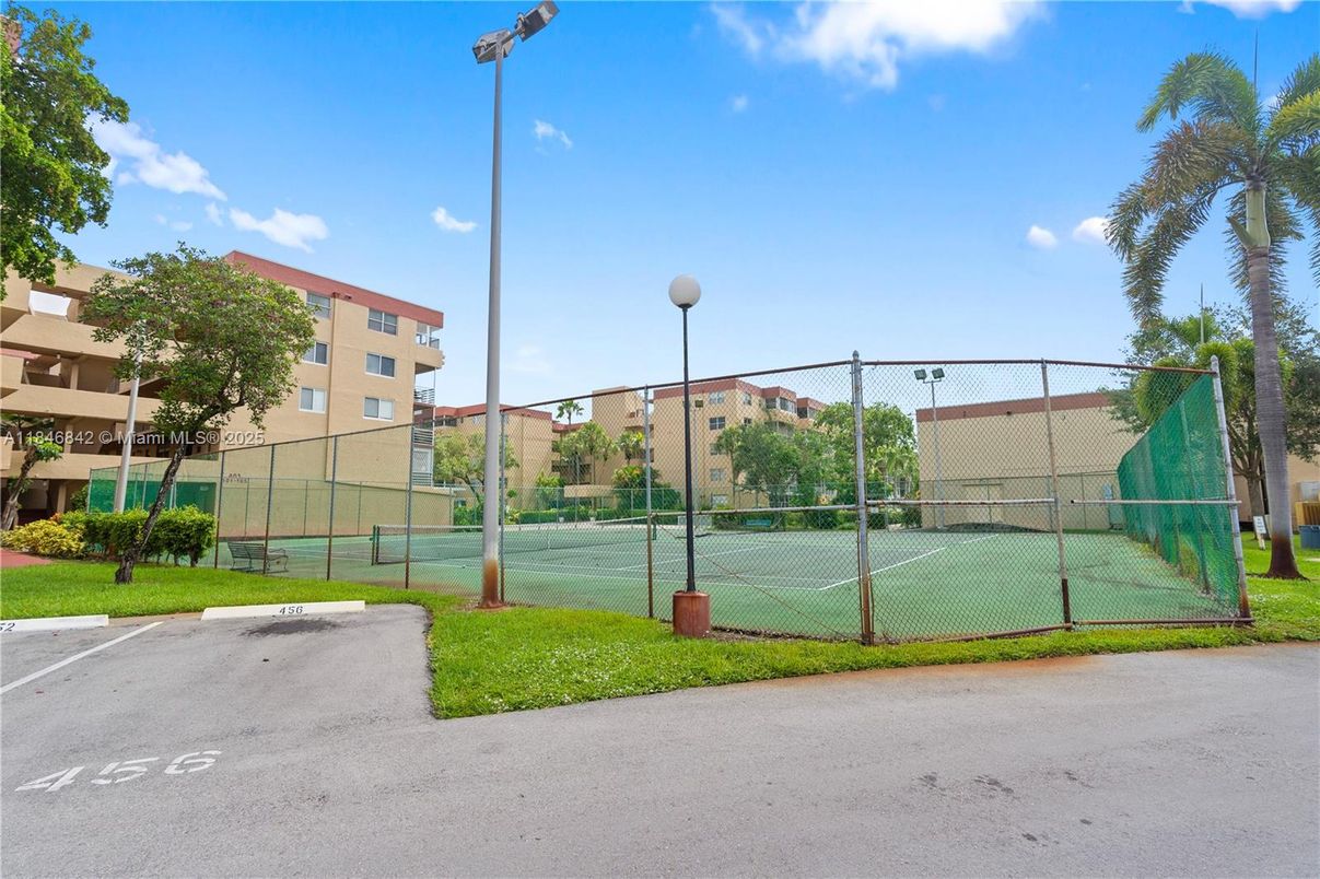 Exterior, Tennis Courts