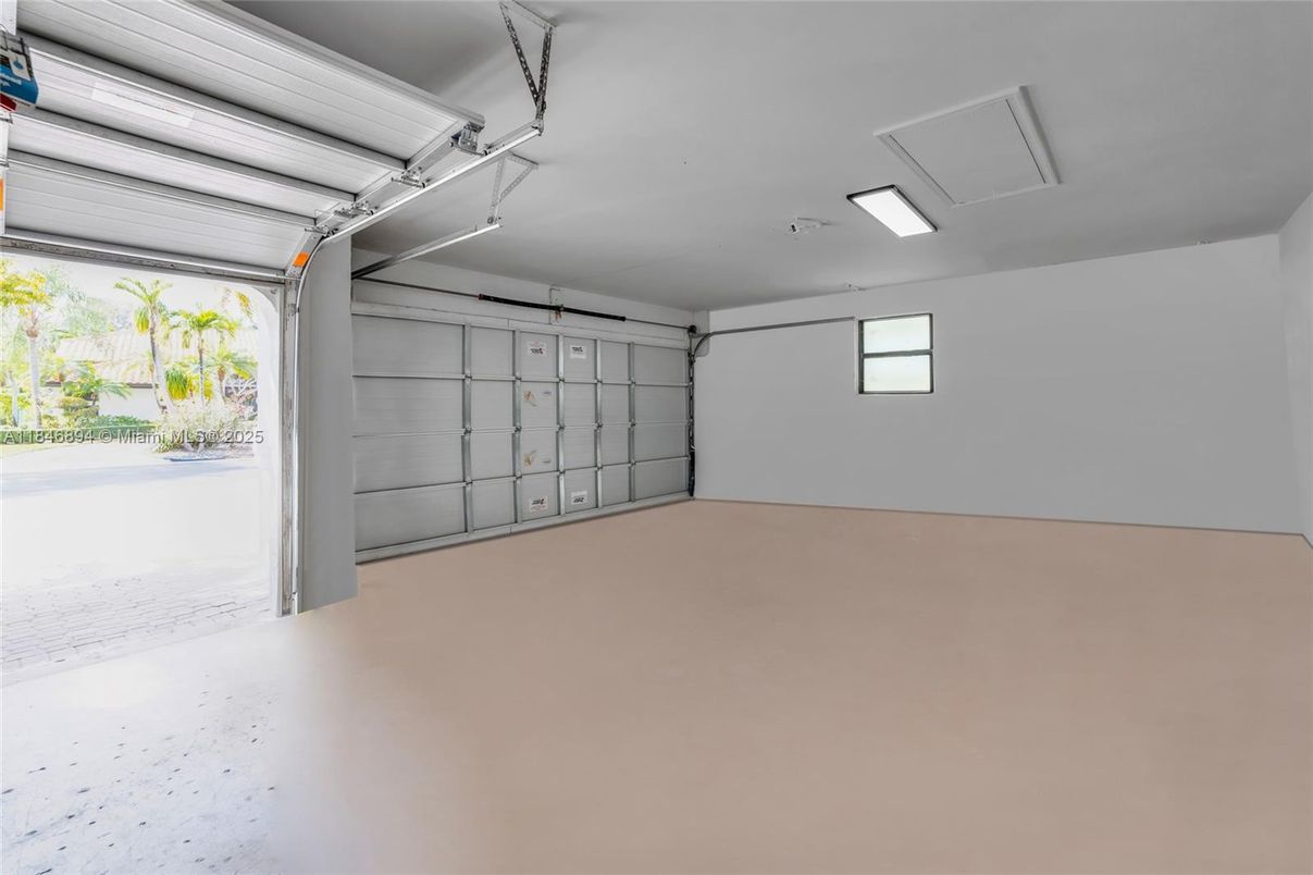 Garage, Interior