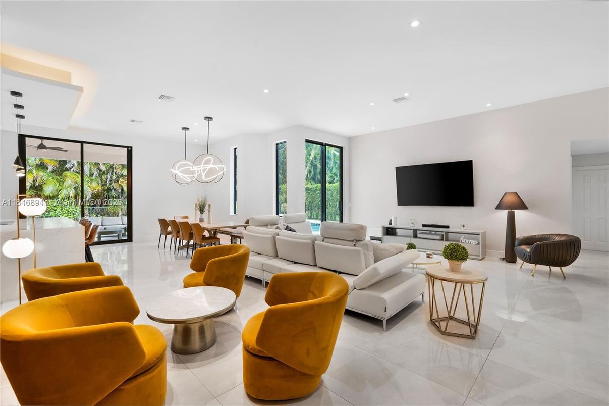 Dining room, Interior, Living room, Pendant Lights, Recessed Lighting