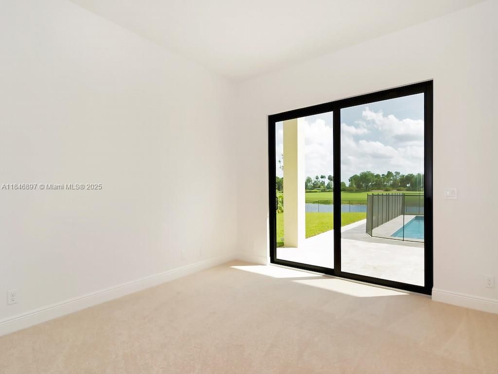 Empty room, Interior, Water