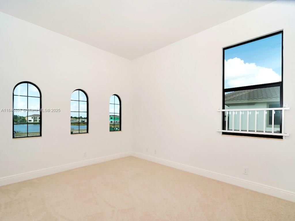 Empty room, Interior, Water