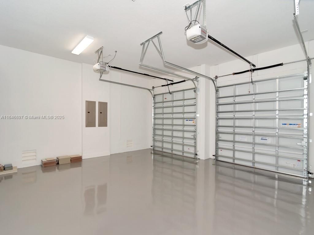 Garage, Interior