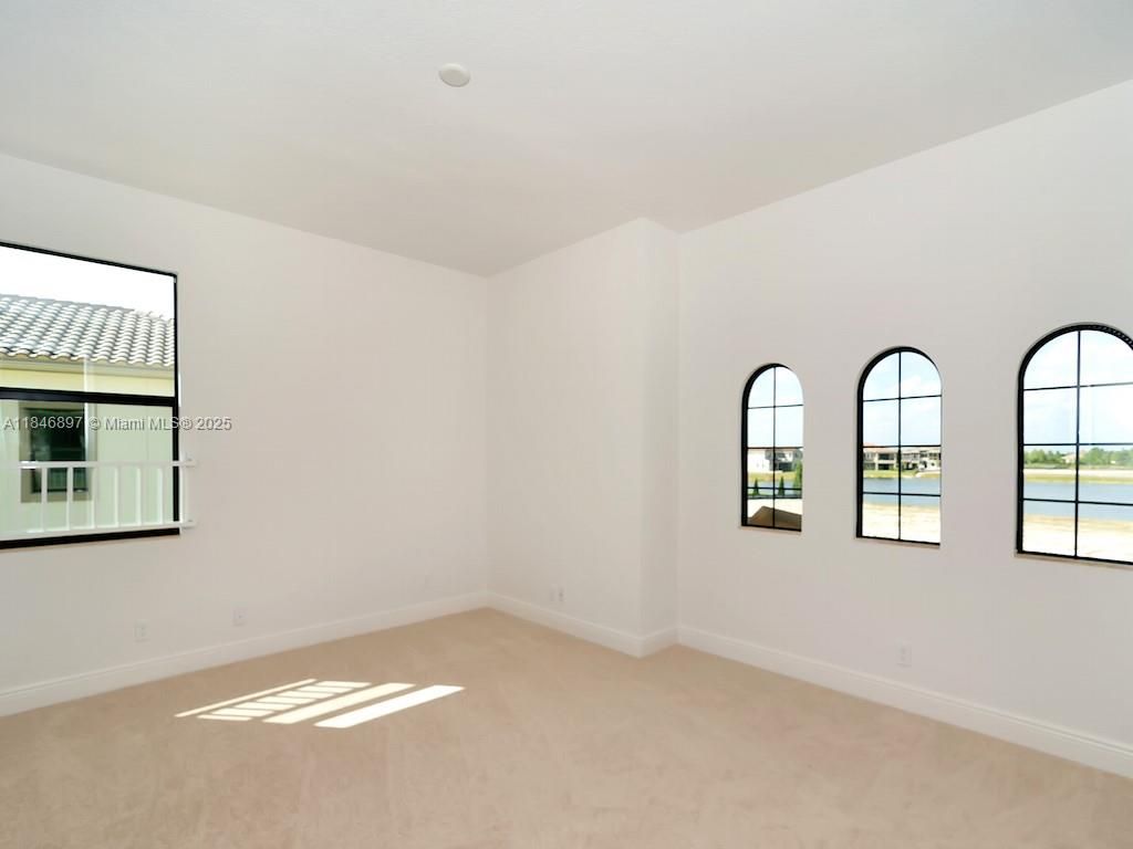 Empty room, Interior, Water