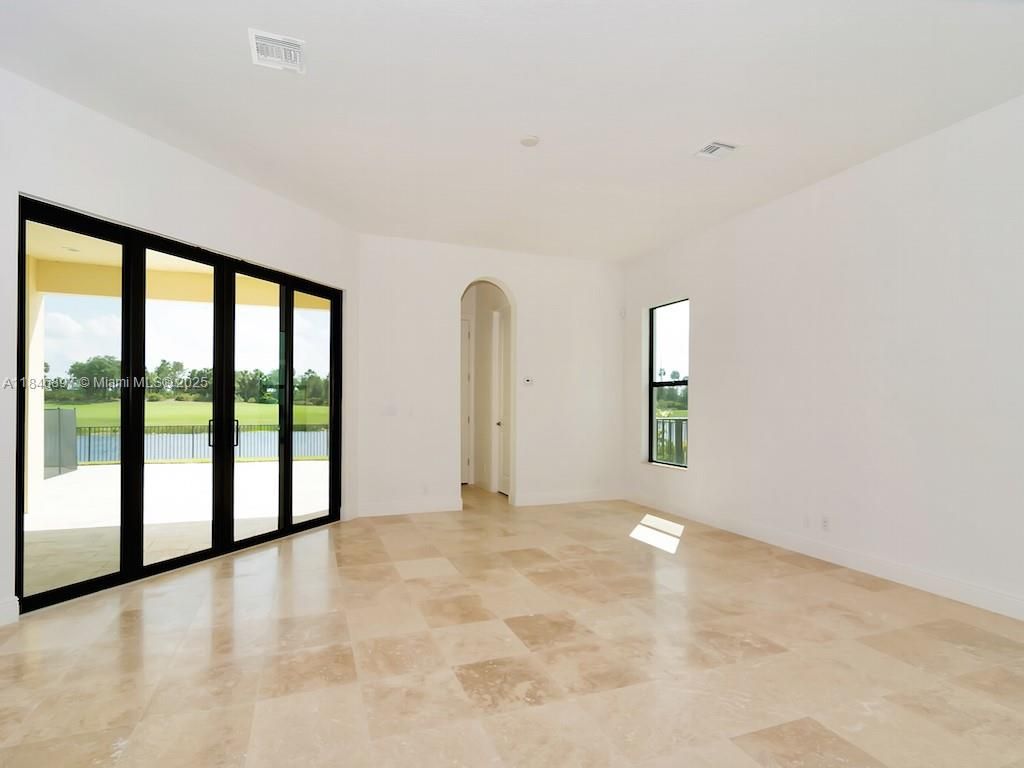 Empty room, Interior, Water