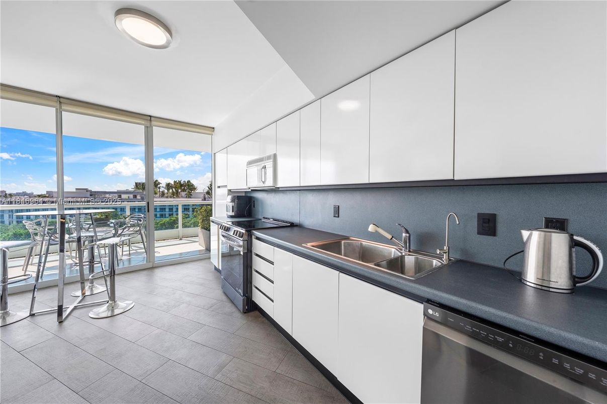Interior, Kitchen, Stainless Steel Appliances, Water