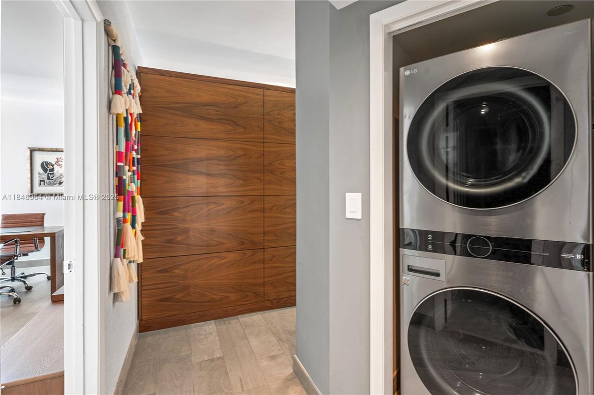Interior, Utility Closets, Washer, Wood Texture Flooring