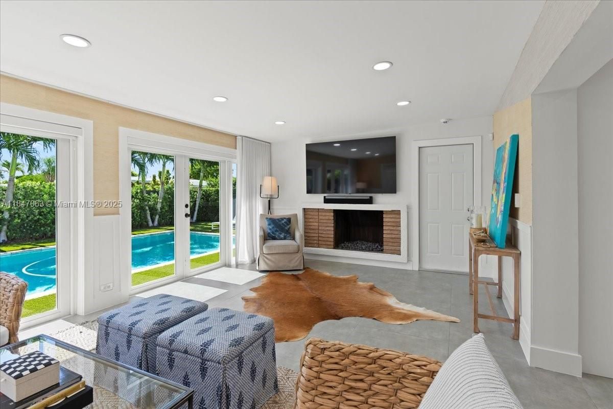 Fireplace, Interior, Living room, Recessed Lighting