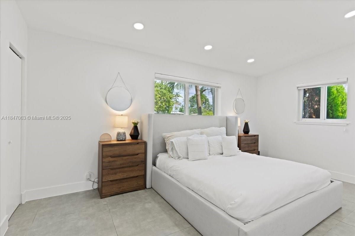 Bedroom, Interior, Recessed Lighting